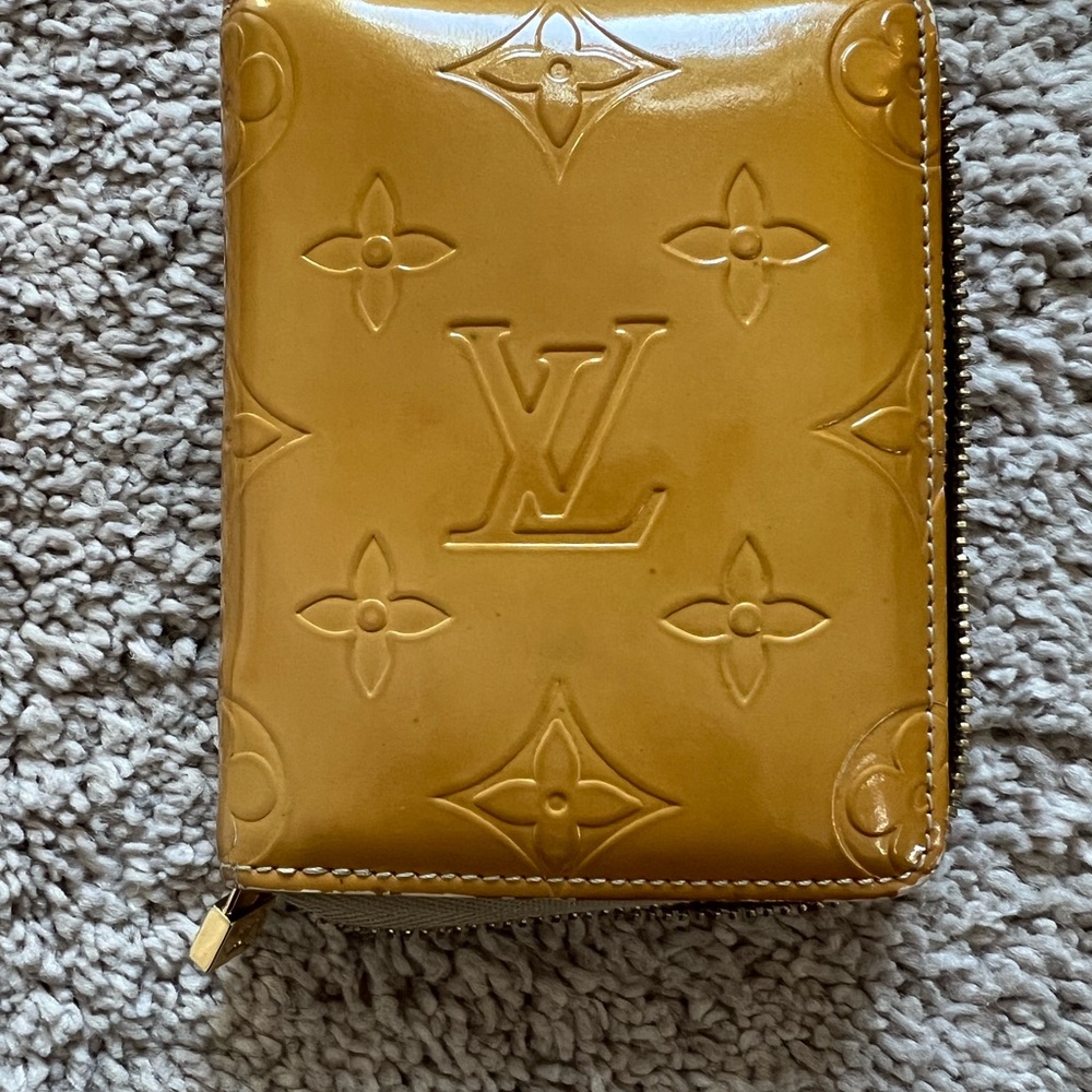 Louis Vuitton Vernis Compact Embossed Wallet